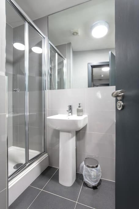 The V.I.P Suite - Sleeps 24! Best For Large Groups Liverpool Exteriör bild