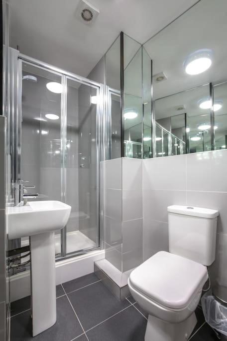 The V.I.P Suite - Sleeps 24! Best For Large Groups Liverpool Exteriör bild